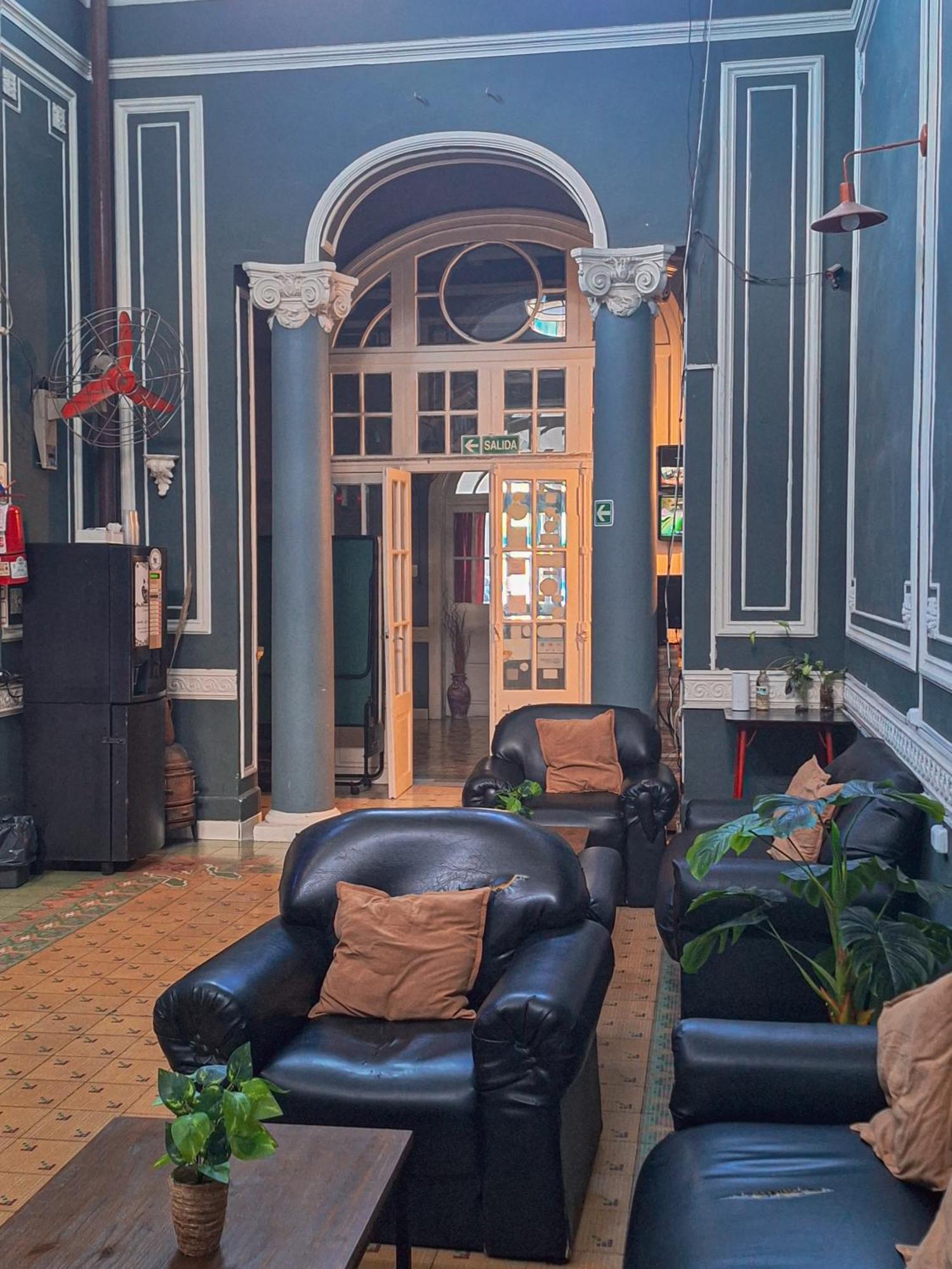 Hostel Alvear Cordoba Exterior photo